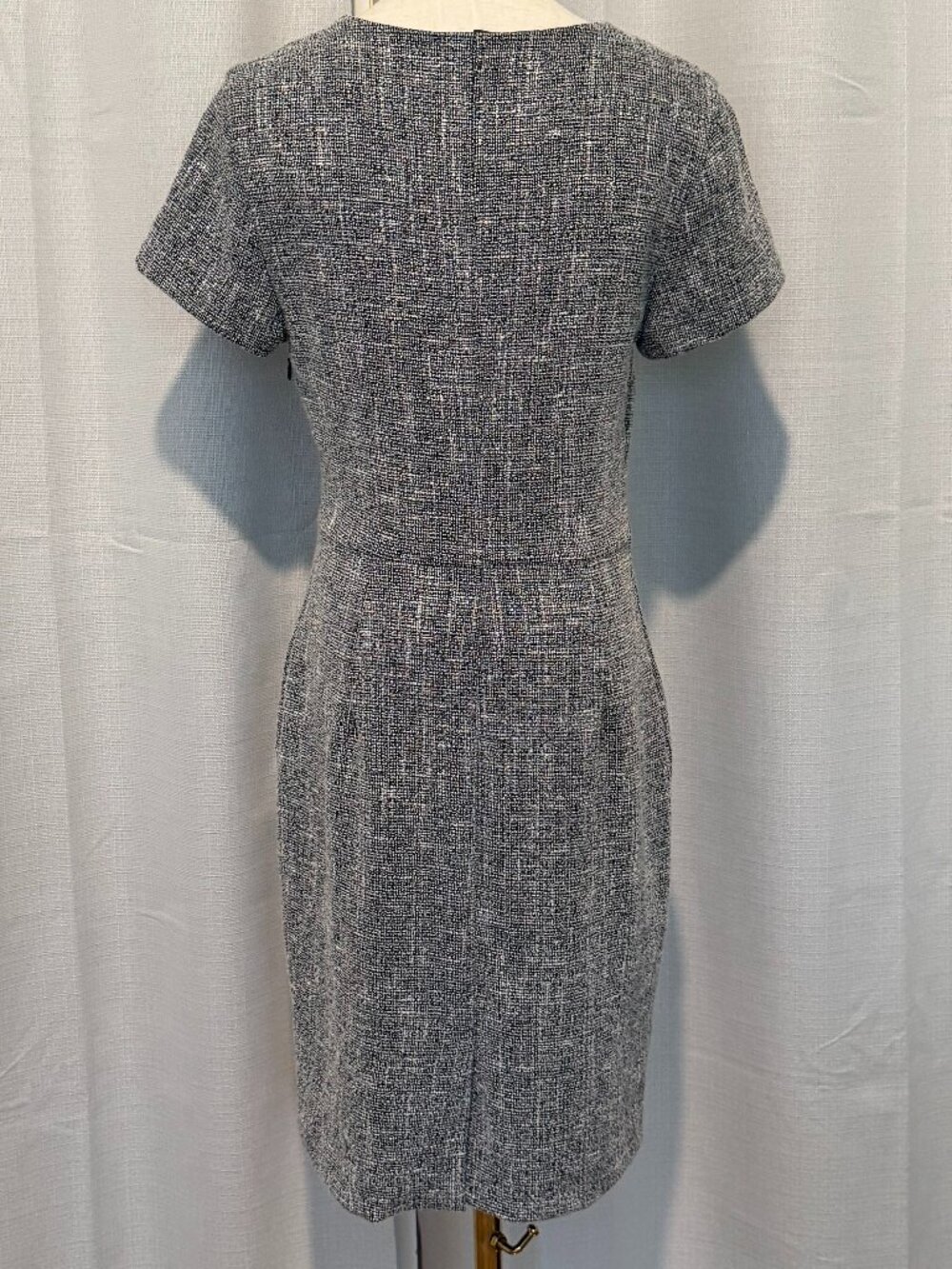 Banana Republic Gray Textured Business Casual Dress - Size 4 - Picture 3 of 11